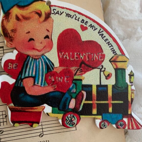 VALENTINE WOOD ORNAMENTS 18*VERY WELL MADE*IMAGES CRISP AND CLEAR*2 SIDED - Picture 5 of 8